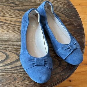 Dansko Med Blue suede  Women's Flats
